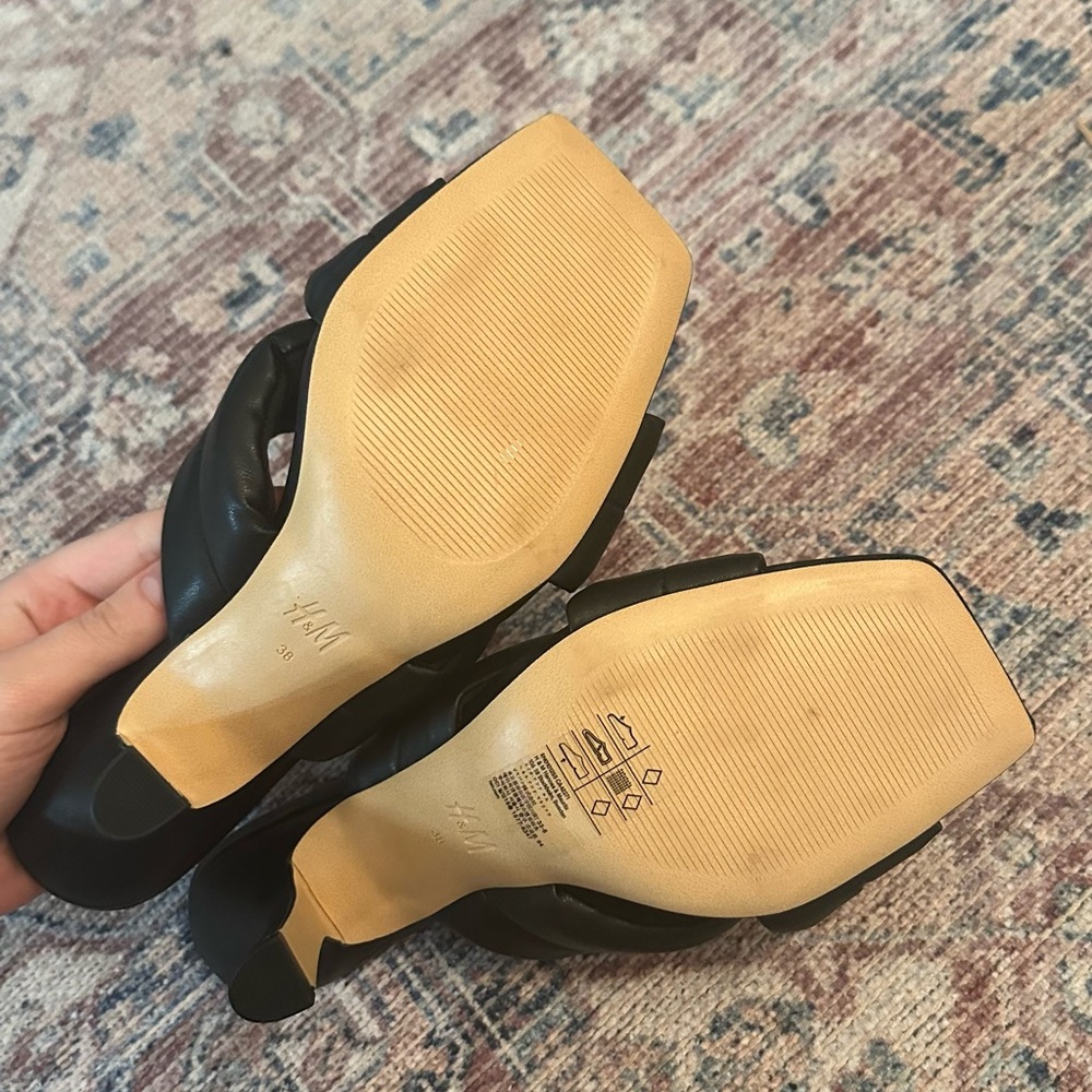 Heel flat - Picture 3 of 3